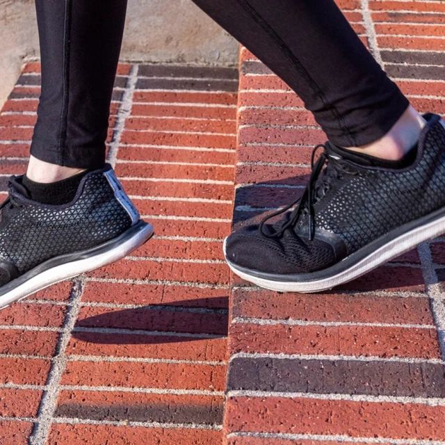 Zapatilla deportiva negra