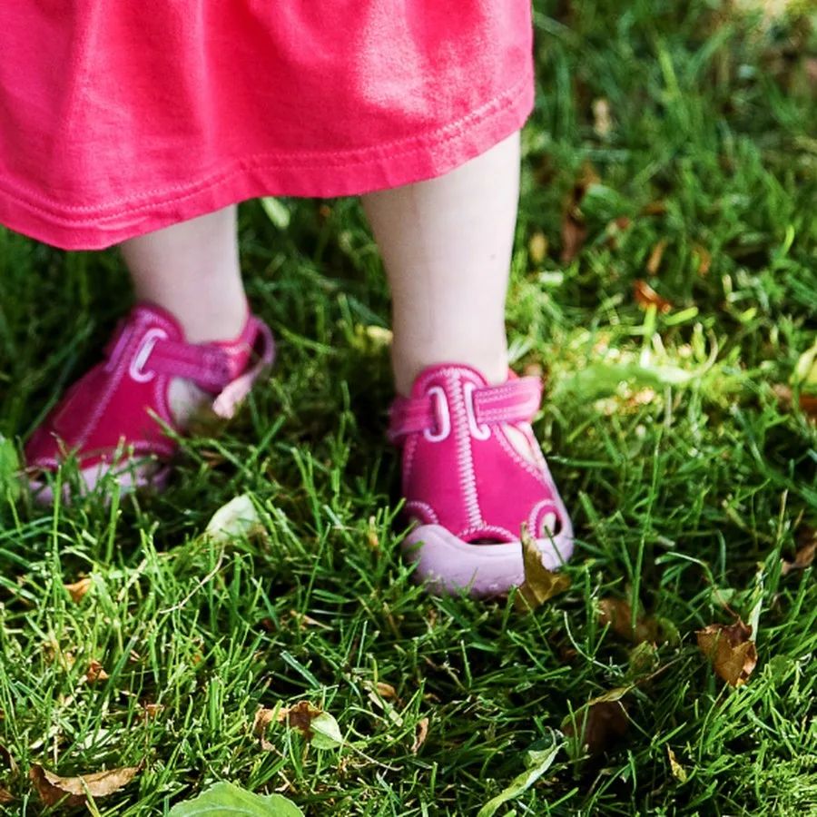 Zapatilla infantil rosada